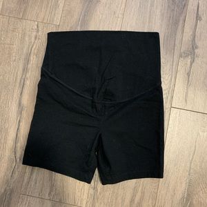 Maternity biker shorts